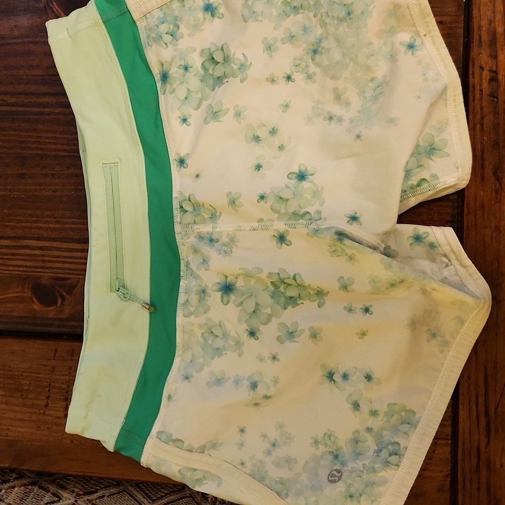 Lululemon Groovy Run Short Size 4 Frangipani Very… - image 2